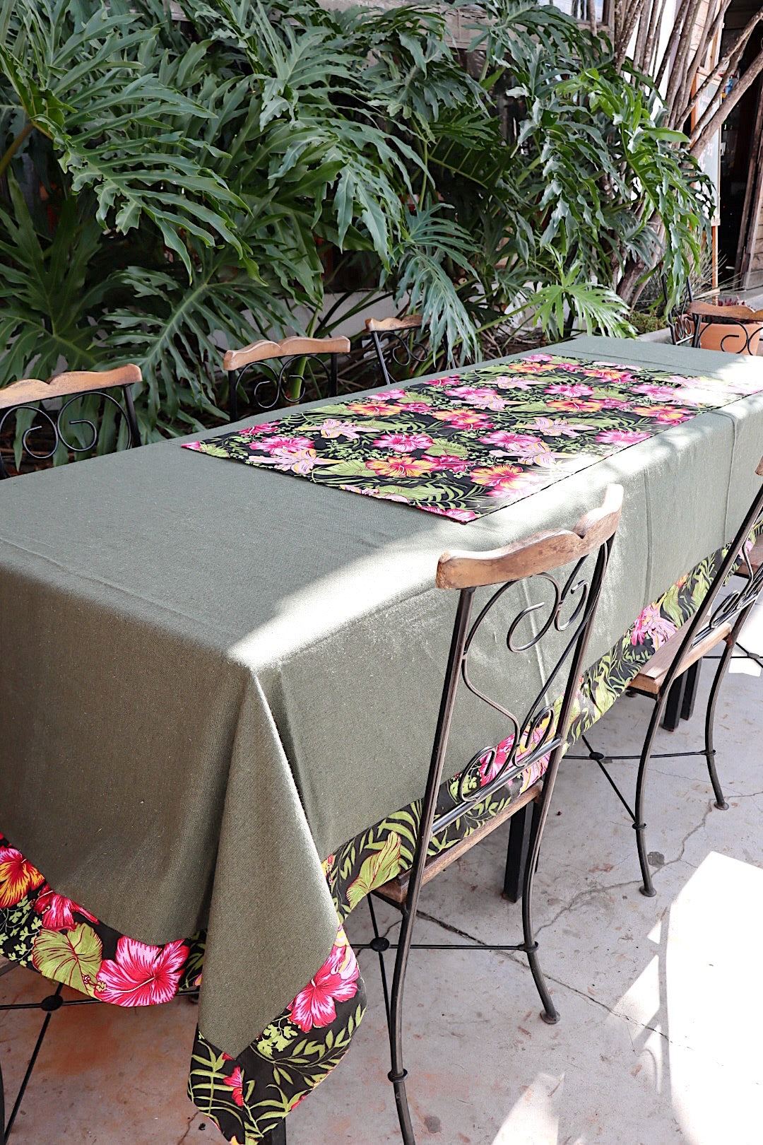Toalha De Mesa Chita com Composê Verde e Preta 1,5mx4,0m