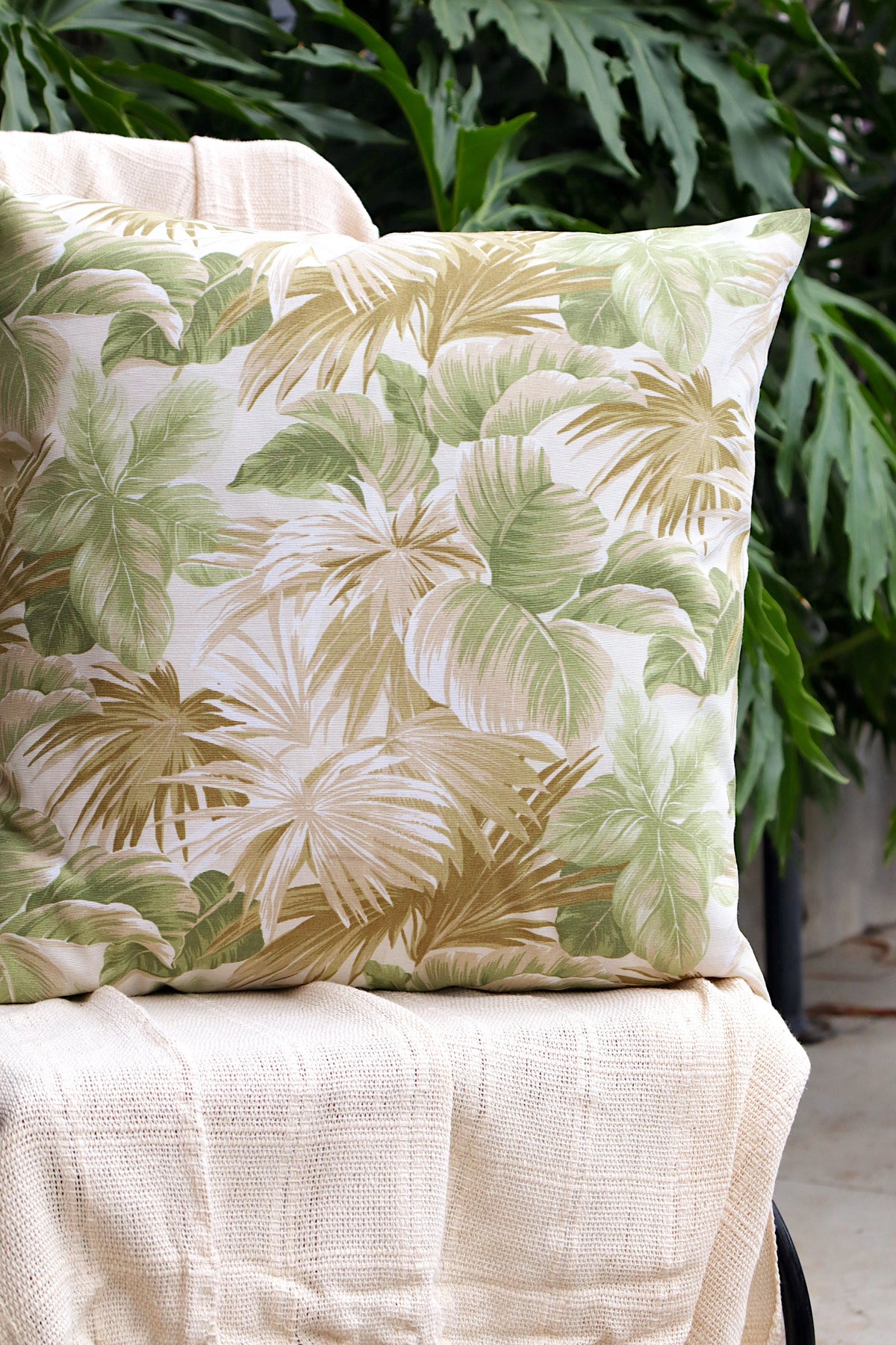Capa de Almofada Impermeável Belize Folhas Verde Claro 65x65