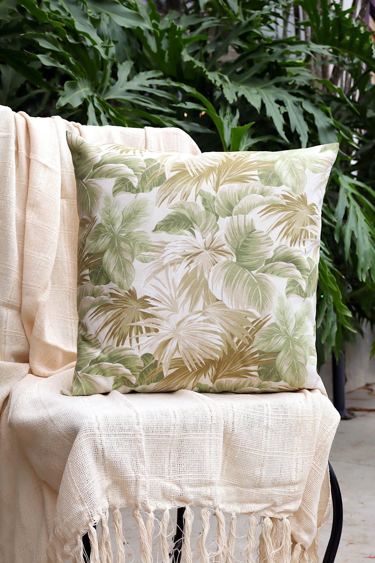 Capa de Almofada Impermeável Belize Folhas Verde Claro 65x65