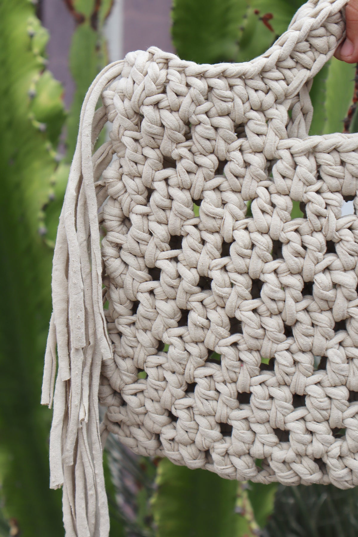 Bolsa de Mão em Crochê com Franja Vintage Minimalista Cinza
