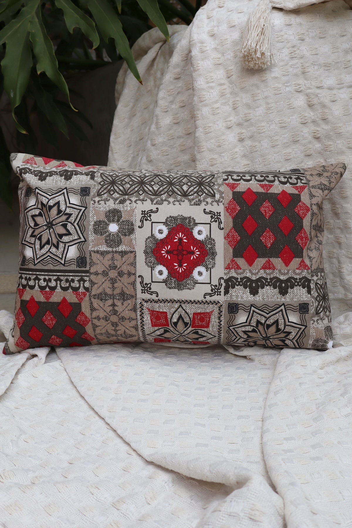 Capa de Almofada Baguete Impermeável Belize Patchwork Vermelha 30x50