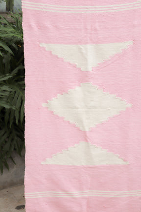 Tapete Médio Malha Rosa Claro com Bico Cru
