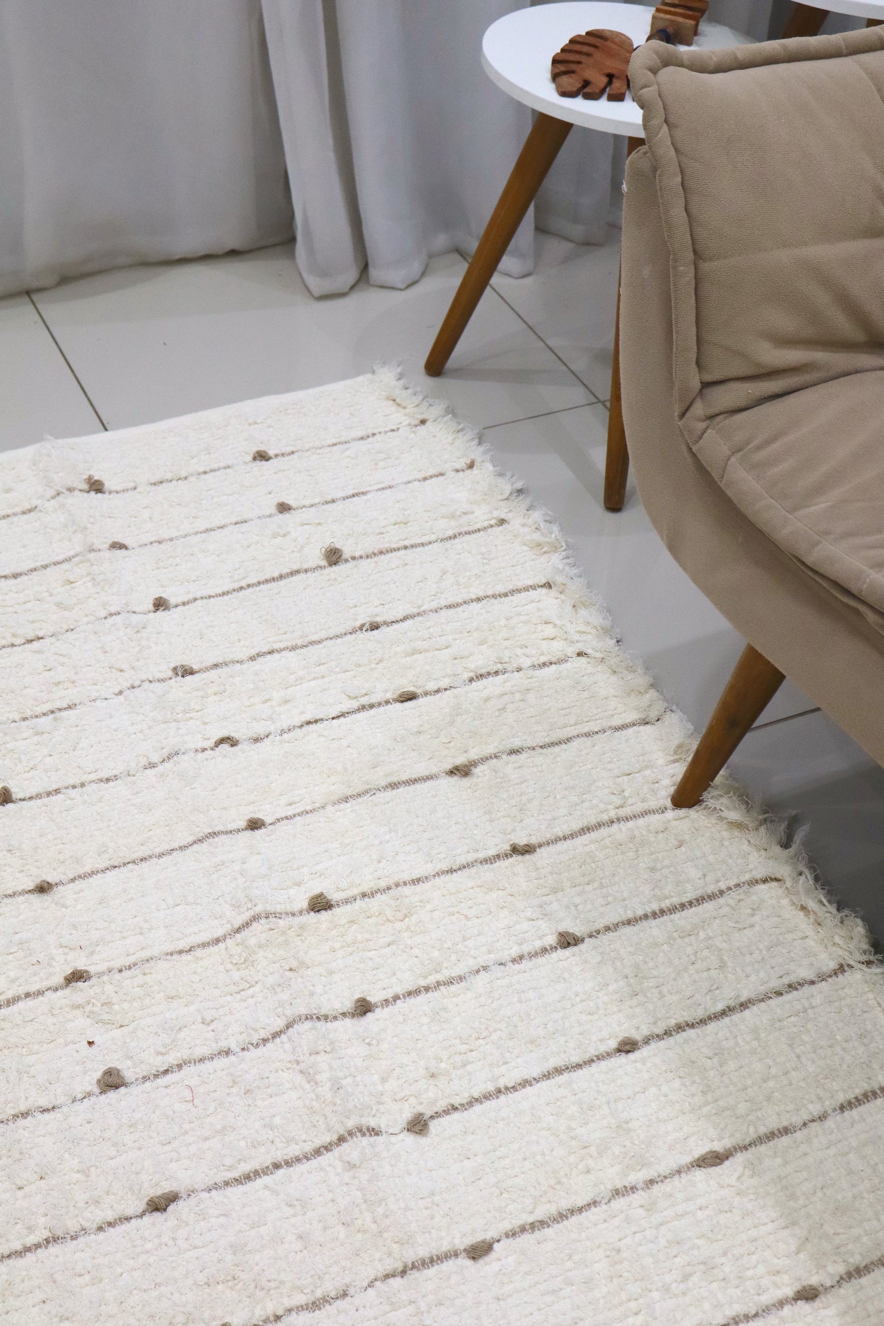 Tapete Algodão Puxadinho Pompom Café com Leite 1,50x2,00m