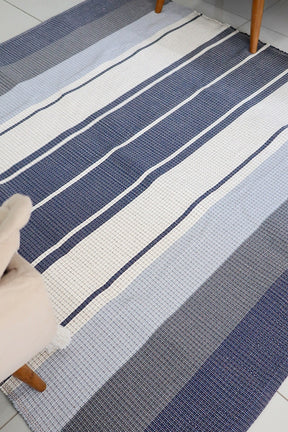 Tapete em Linha Listrado Azul e Cru 1,50x1,50m