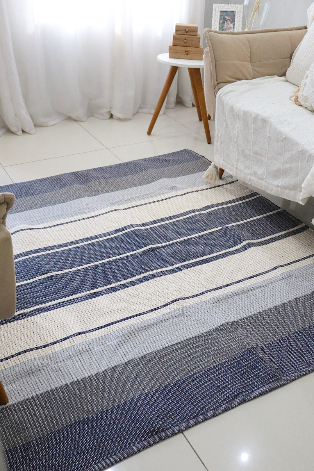 Tapete em Linha Listrado Azul e Cru 1,50x1,50m
