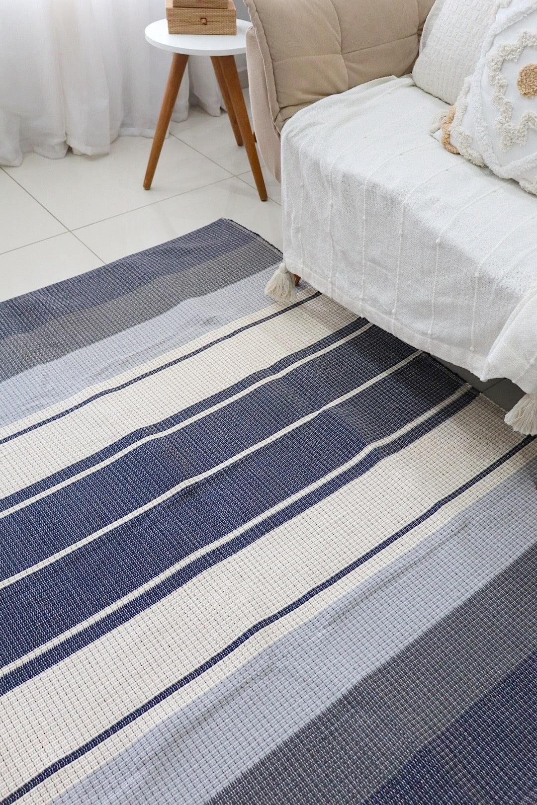 Tapete em Linha Listrado Azul e Cru 1,50x1,50m