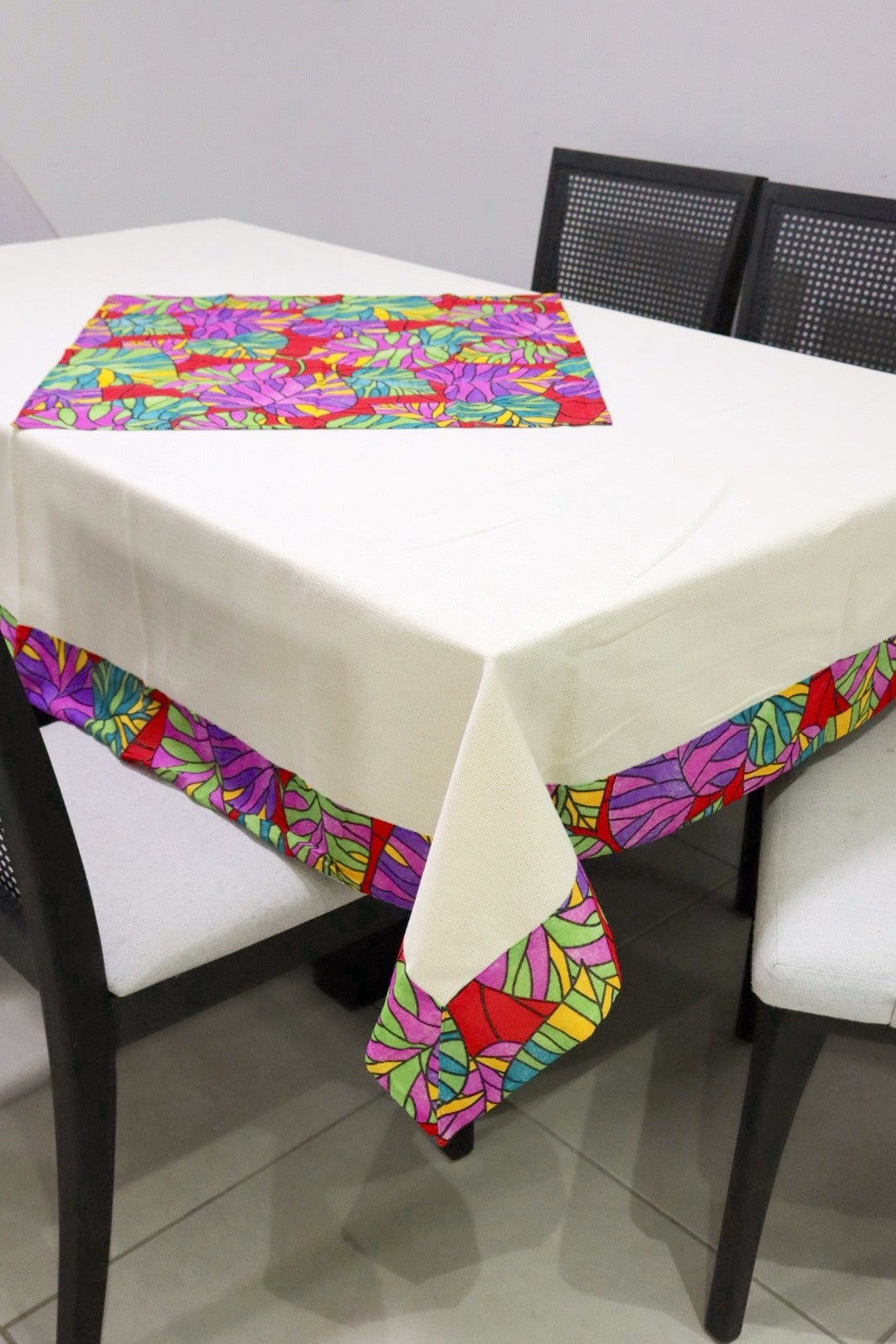 Toalha De Mesa Chita com Composê Vermelha Colorida Geométrica 1,5mx4,0m