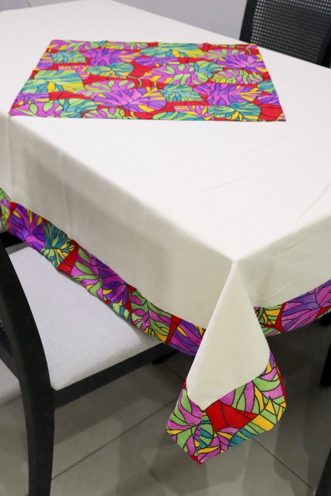 Toalha De Mesa Chita com Composê Vermelha Colorida Geométrica 1,5mx3,0m