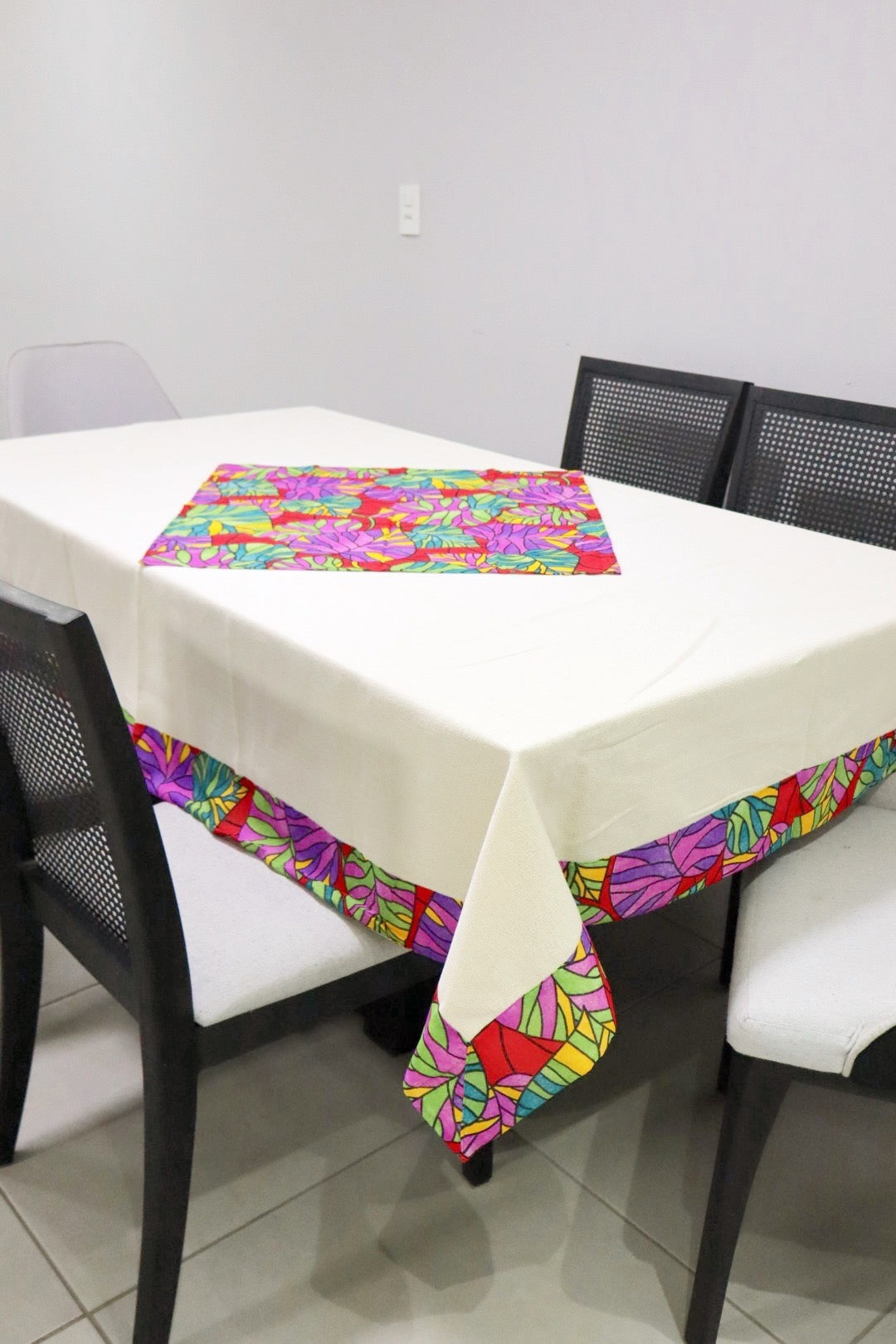 Toalha De Mesa Chita com Composê Vermelha Colorida Geométrica 1,5mx3,0m