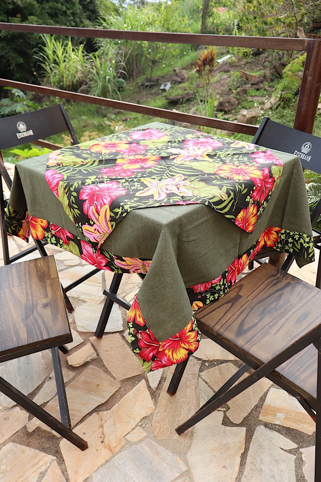 Toalha de Mesa com Barra de Chita Verde e Preta com Composê 1,5mx1,5m