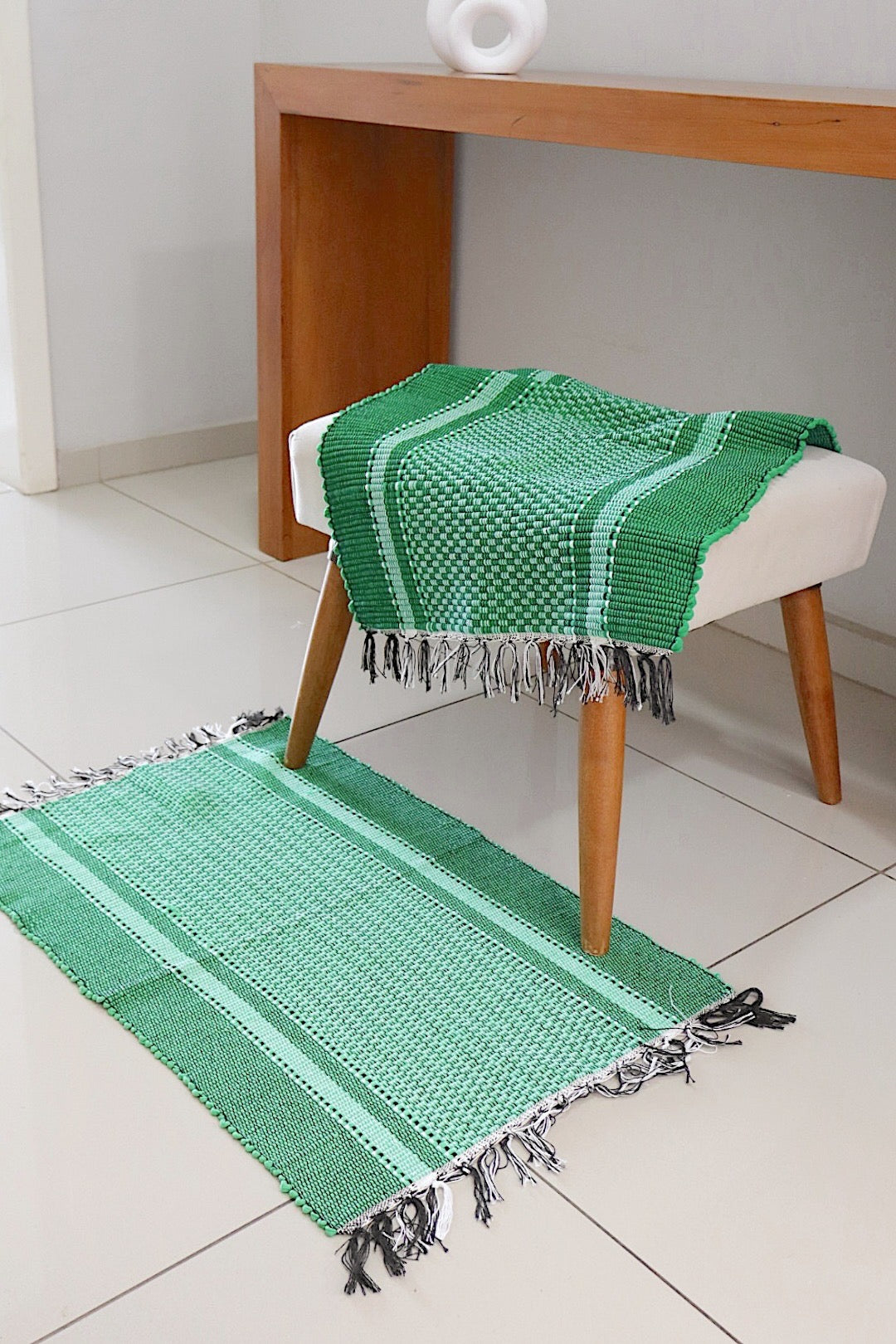Par de Tapete de Malha Moldura Verde