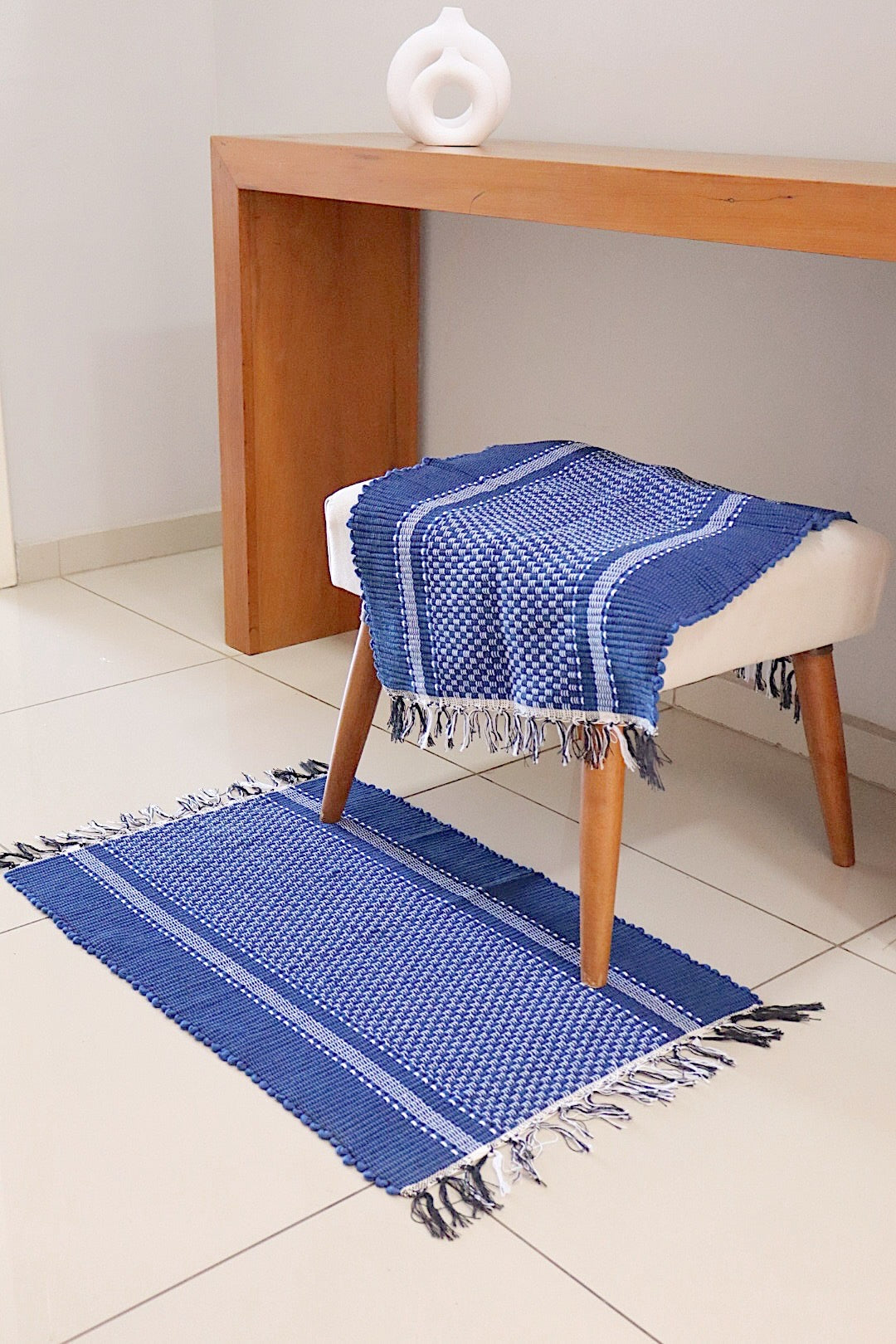 Par de Tapete de Malha Moldura Azul