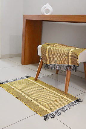 Par de Tapete de Malha Moldura Amarelo