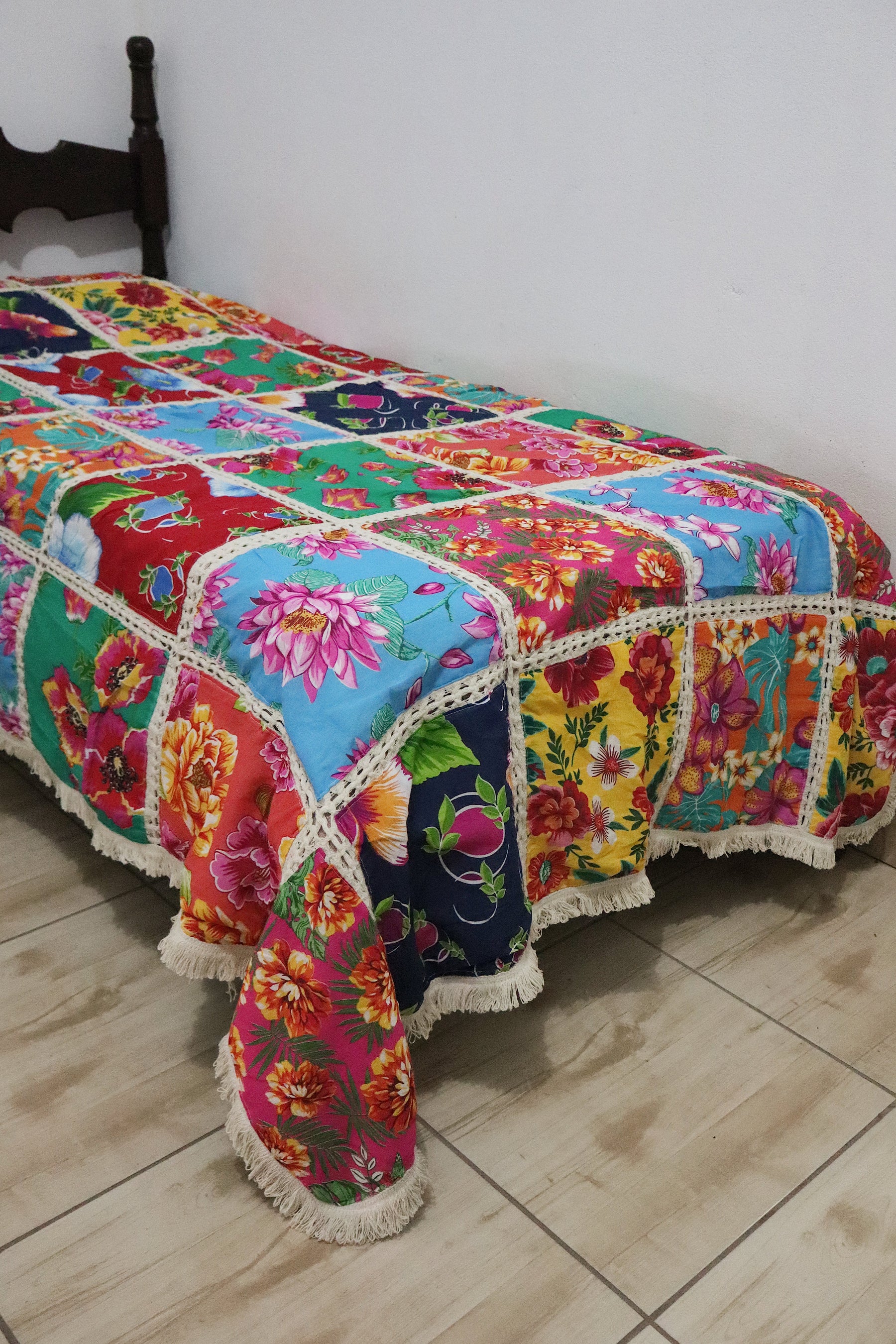 Colcha Solteiro Retalho Chita Bainha 1,40x2,20m