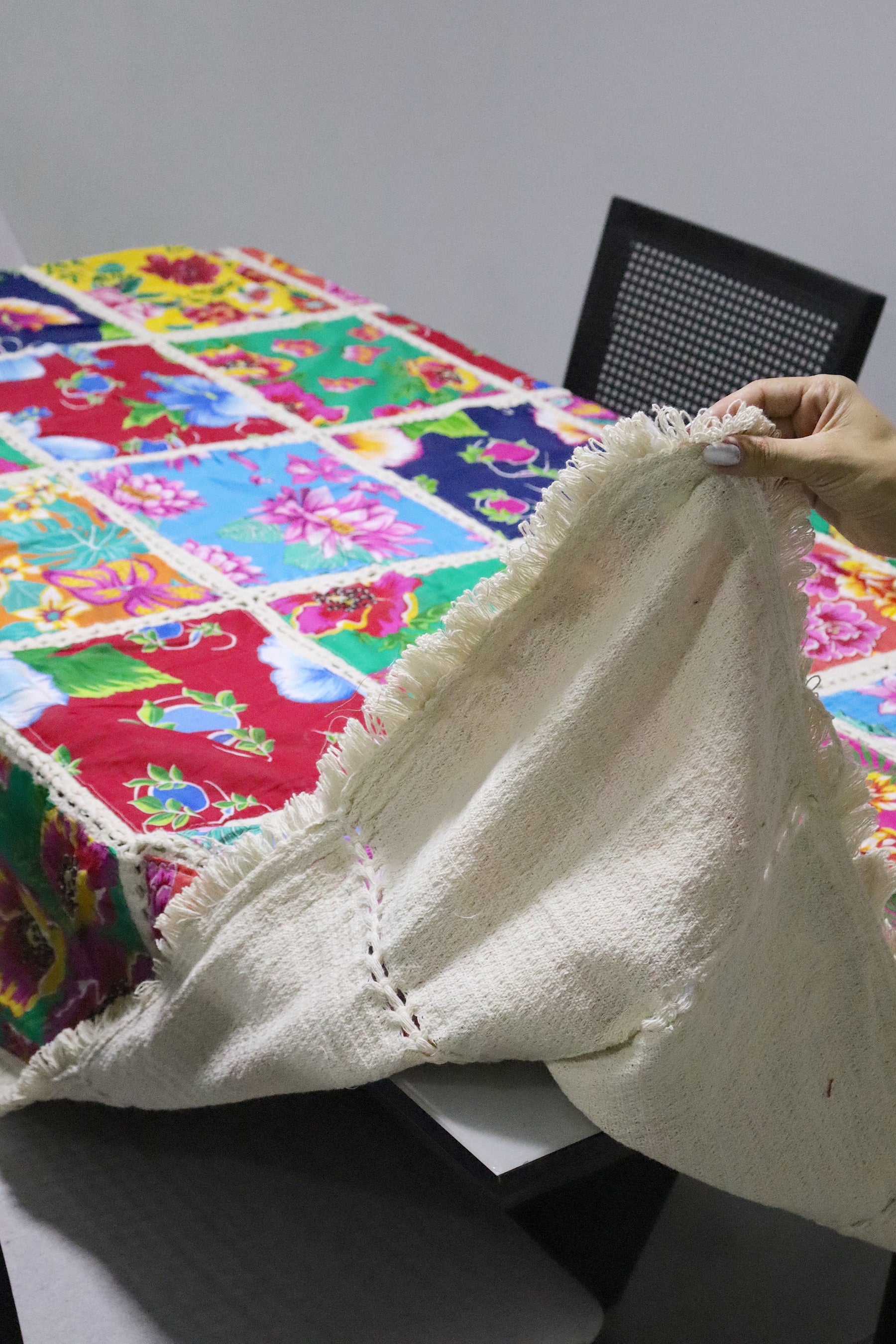 Toalha De Mesa Retalho Chita Bainha 2,20x1,40m