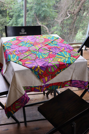 Toalha de Mesa com Barra de Chita Vermelha Colorida Geométrica com Composê 1,5mx1,5m