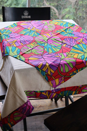 Toalha de Mesa com Barra de Chita Vermelha Colorida Geométrica com Composê 1,5mx1,5m
