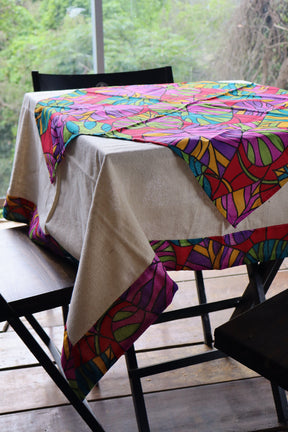 Toalha de Mesa com Barra de Chita Vermelha Colorida Geométrica com Composê 1,5mx1,5m