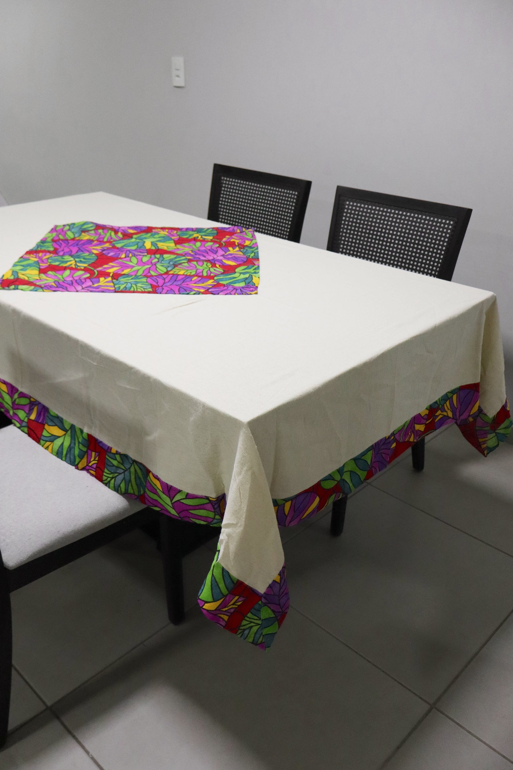 Toalha De Mesa Chita com Composê Vermelha Colorida Geométrica 1,5mx4,0m