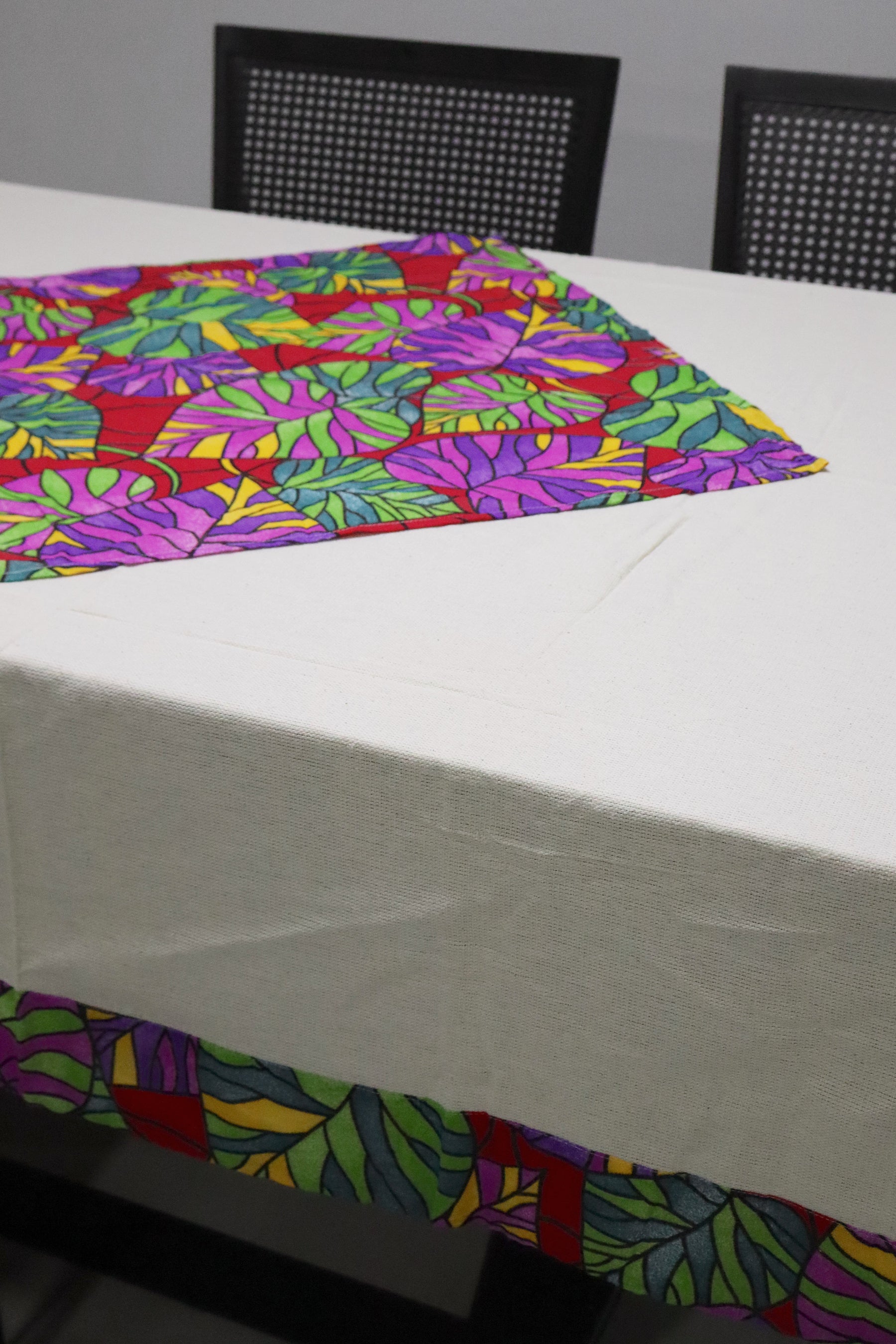 Toalha De Mesa Chita com Composê Vermelha Colorida Geométrica 1,5mx3,0m