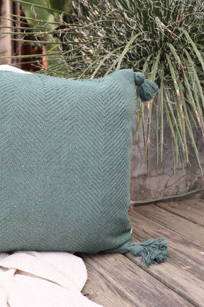 Capa de Almofada Boho Escama com Pompom Lisa Verde Musgo 45x45