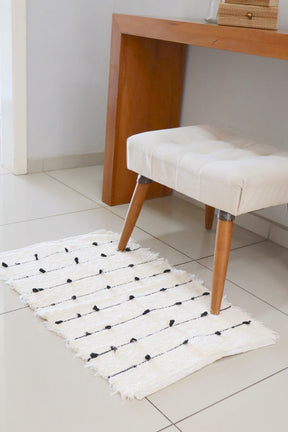 Tapete Algodão Felpudo Puxadinho Pompom Preto 50x80cm