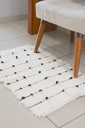 Tapete Algodão Felpudo Puxadinho Pompom Preto 50x80cm