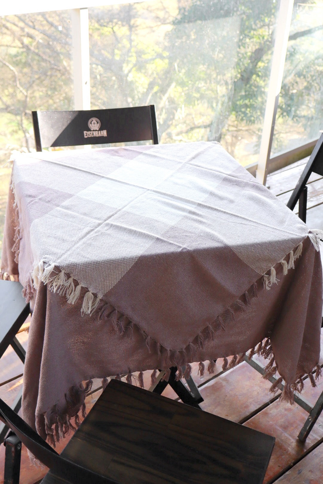 Toalha de Mesa Cobre Lanche com Duas Peças: Lisa Branca e Xadrez Café com Leite