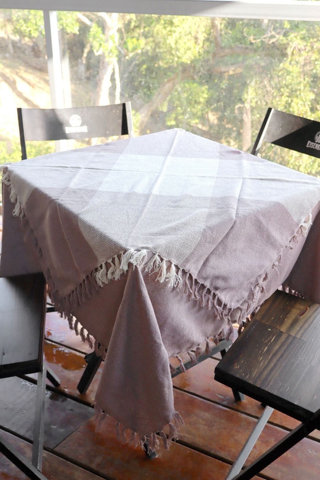 Toalha de Mesa Cobre Lanche com Duas Peças: Lisa Branca e Xadrez Café com Leite