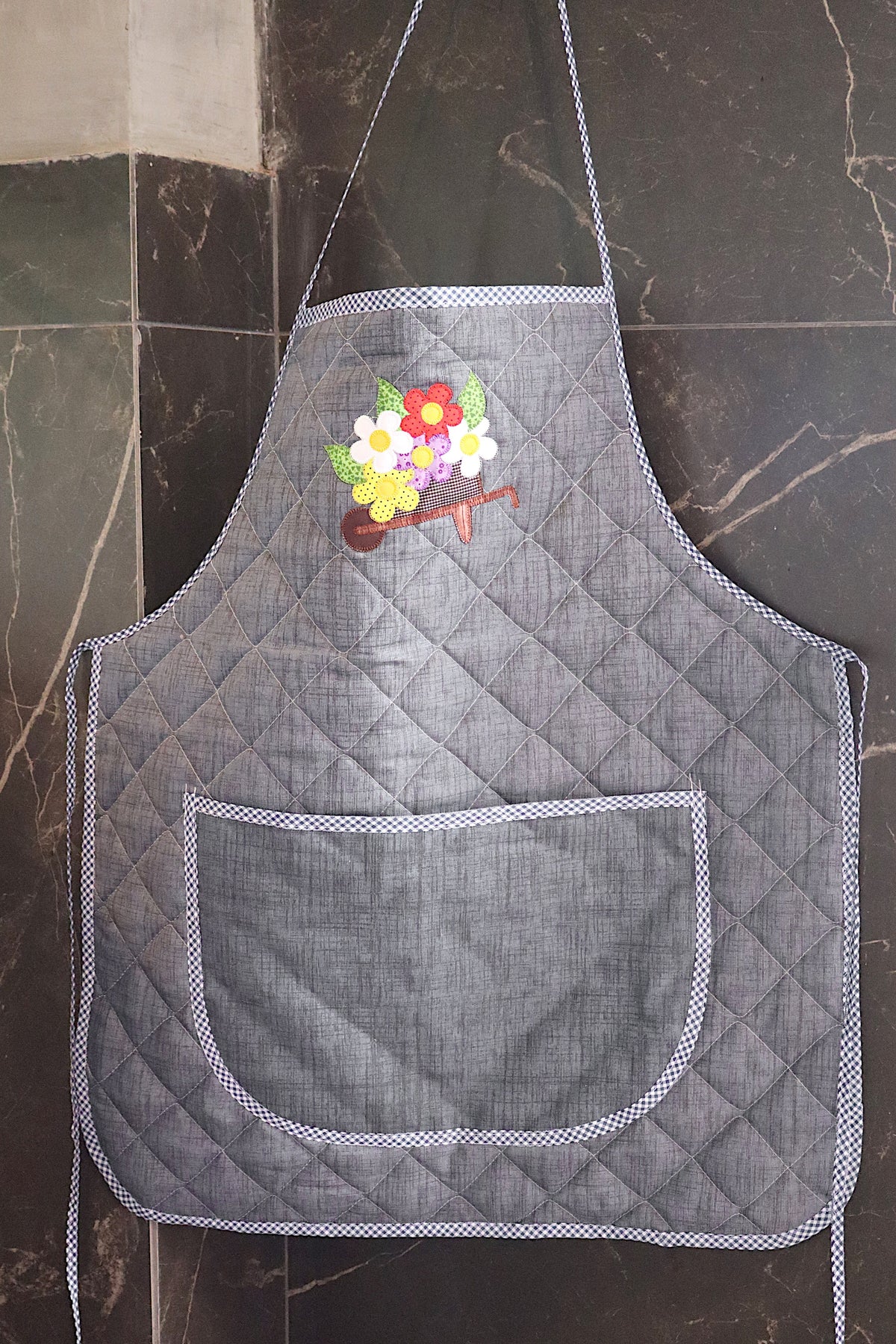 Avental de Cozinha Plastificado Especial Flores Cinza