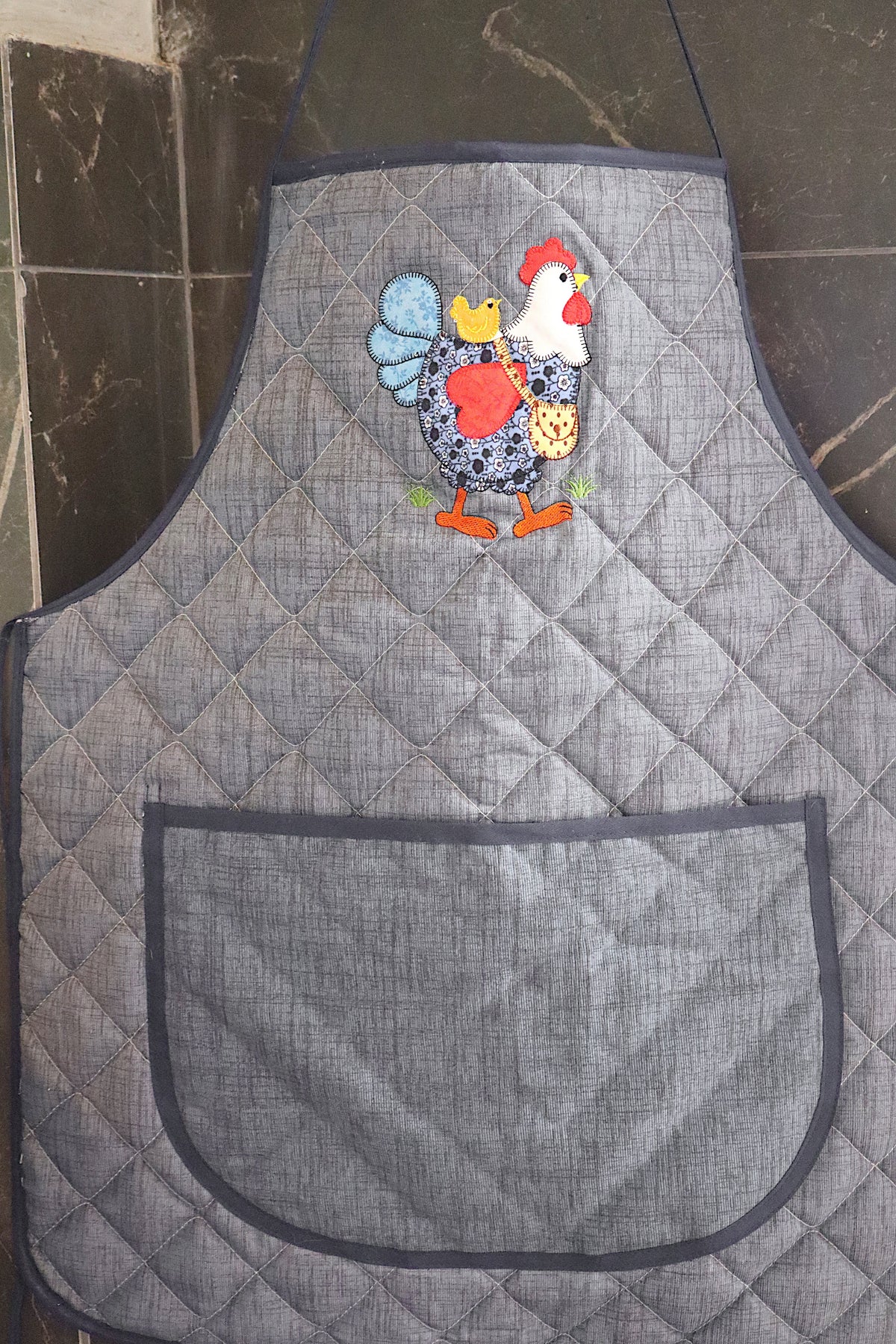 Avental de Cozinha Plastificado Especial Galinha Cinza