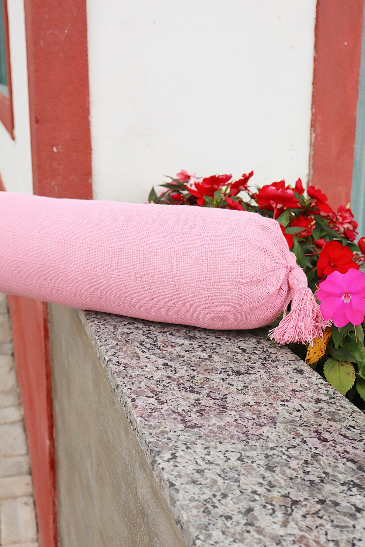 Almofada Rolinho Bala Rosa Claro