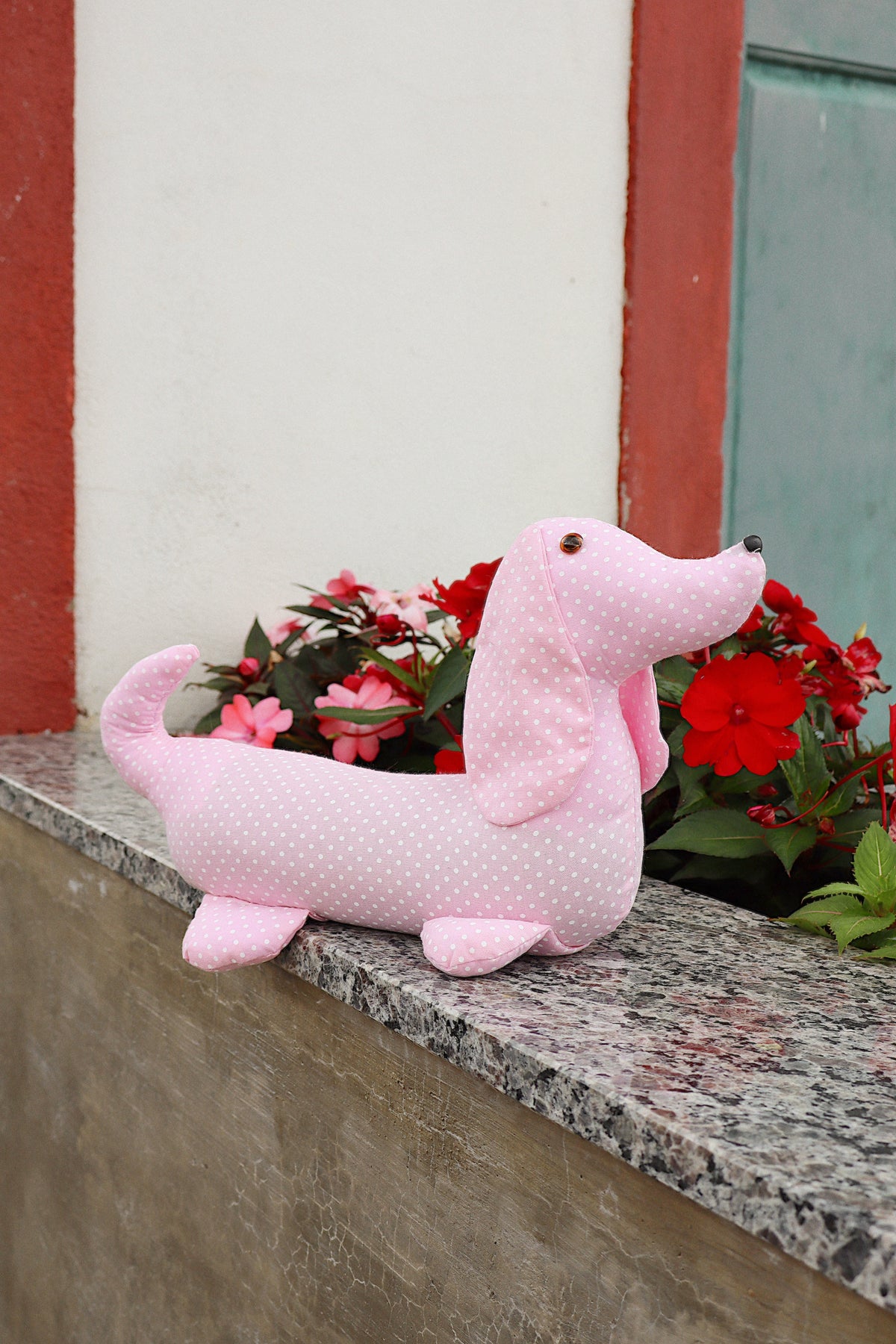 Peso de Porta Cachorro Deitado Poá Rosa Claro
