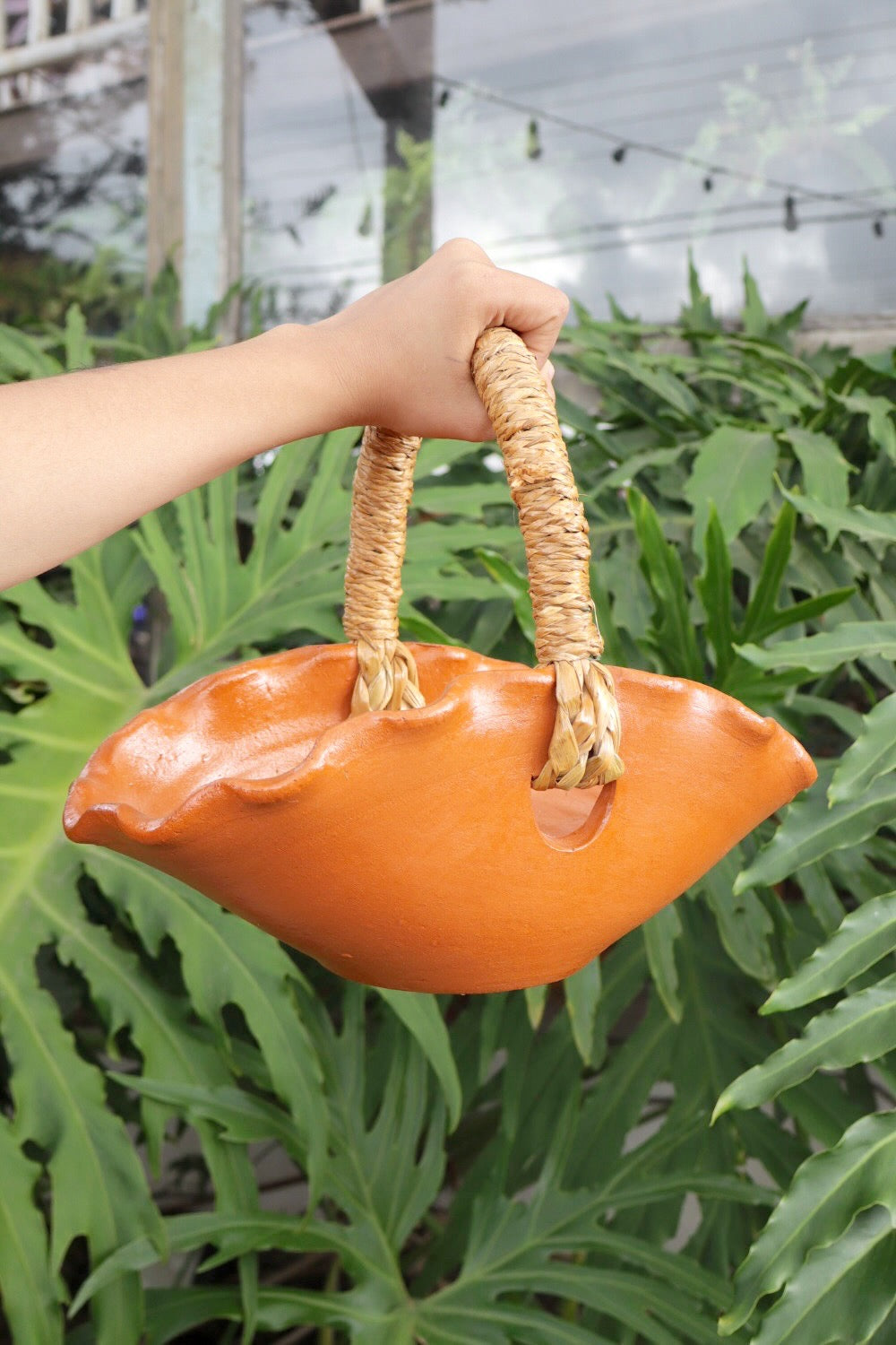Cesto/ Fruteira em Cerâmica com detalhe em Cipó