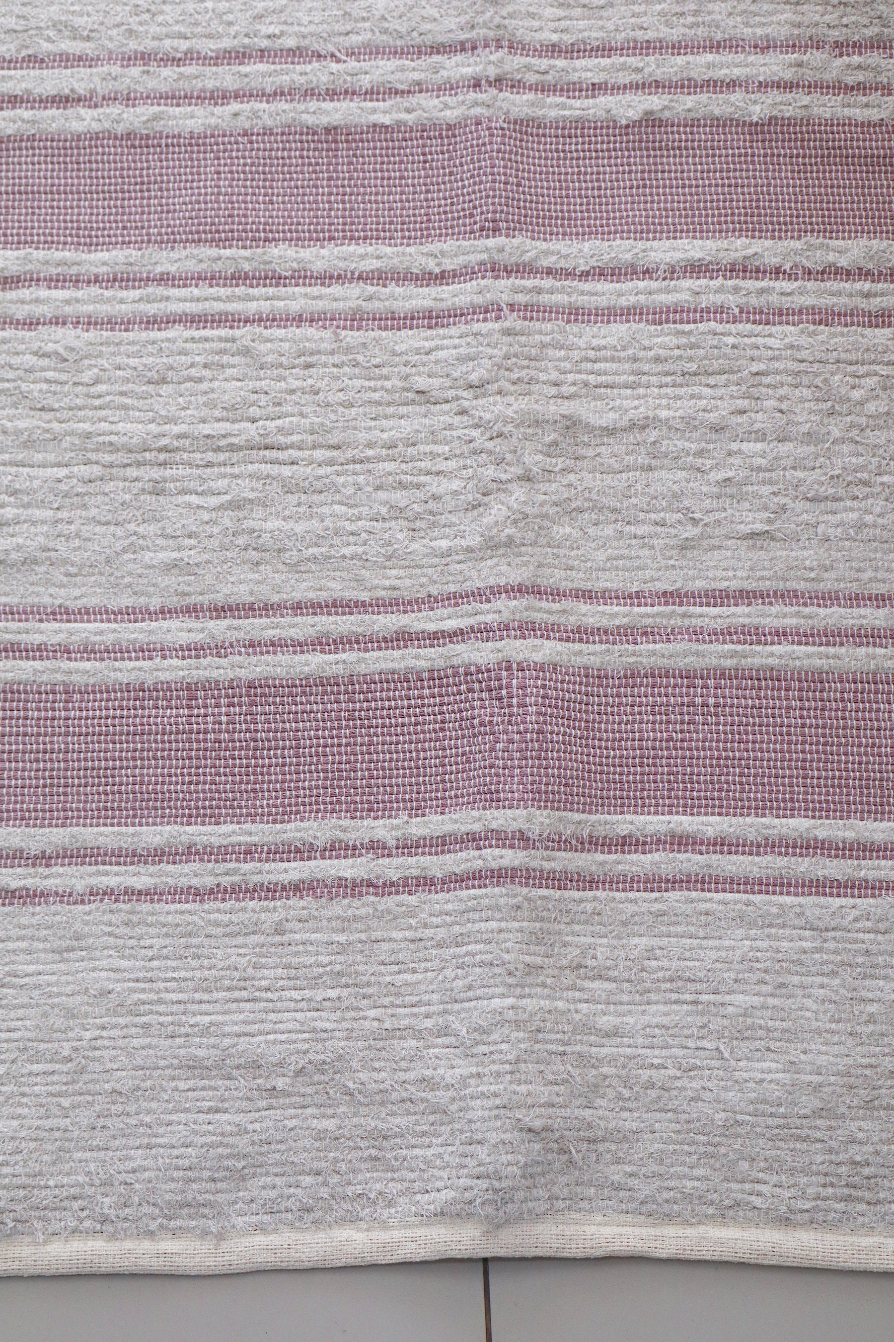 Tapete Algodão Bordado Listrado Rosê/Rosa Seco 1,50x2,00m