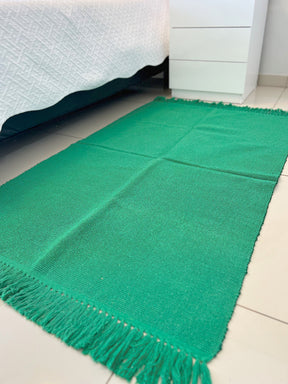 Tapete Médio Linha Verde Liso Com Franja 0,80x1,50m