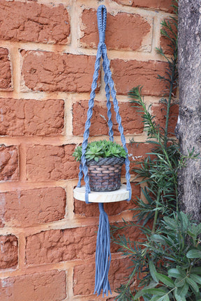 Suporte de Planta em Macramê Malha Um Vaso Com Base de Madeira Cinza