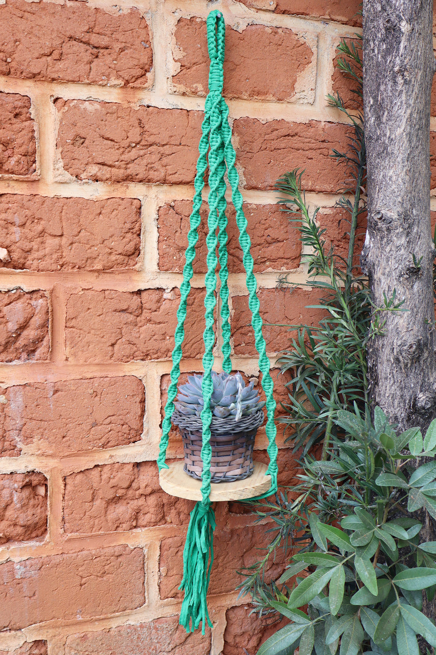 Suporte de Planta em Macramê Malha Um Vaso Com Base de Madeira Verde