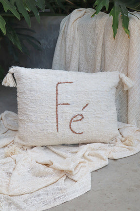 Capa de Almofada Algodão Baguete Bordada Fé Bege 30x50cm