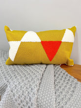 Capa de Almofada Baguete Bordada em Linho 30x50 EST05 Mostarda