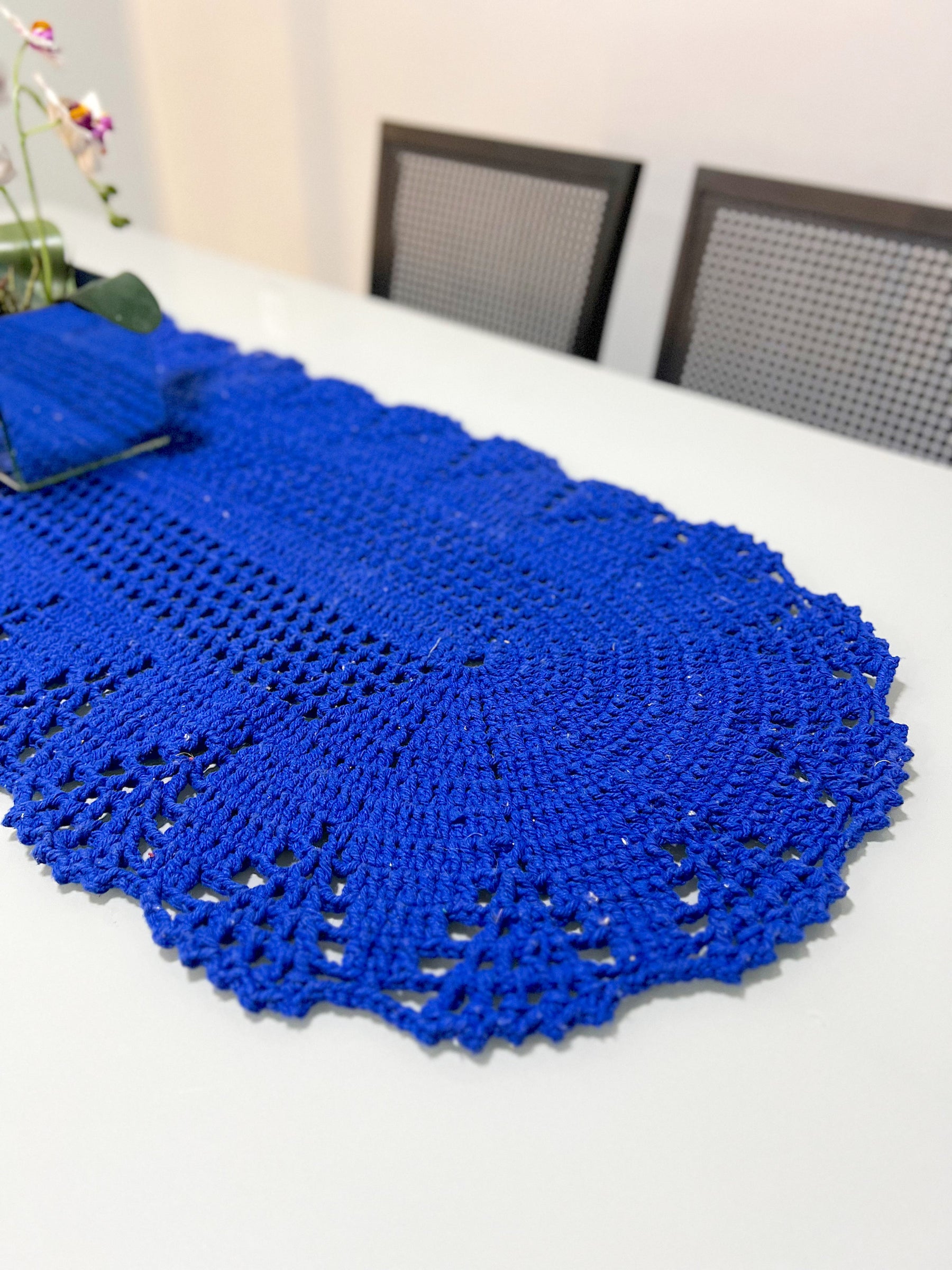 Caminho de Mesa / Passadeira Crochê Oval Azul 128x40cm