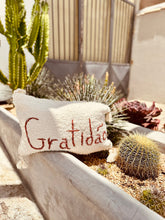 Capa de Almofada Algodão Baguete Bordada Gratidão Terracota 30x50cm