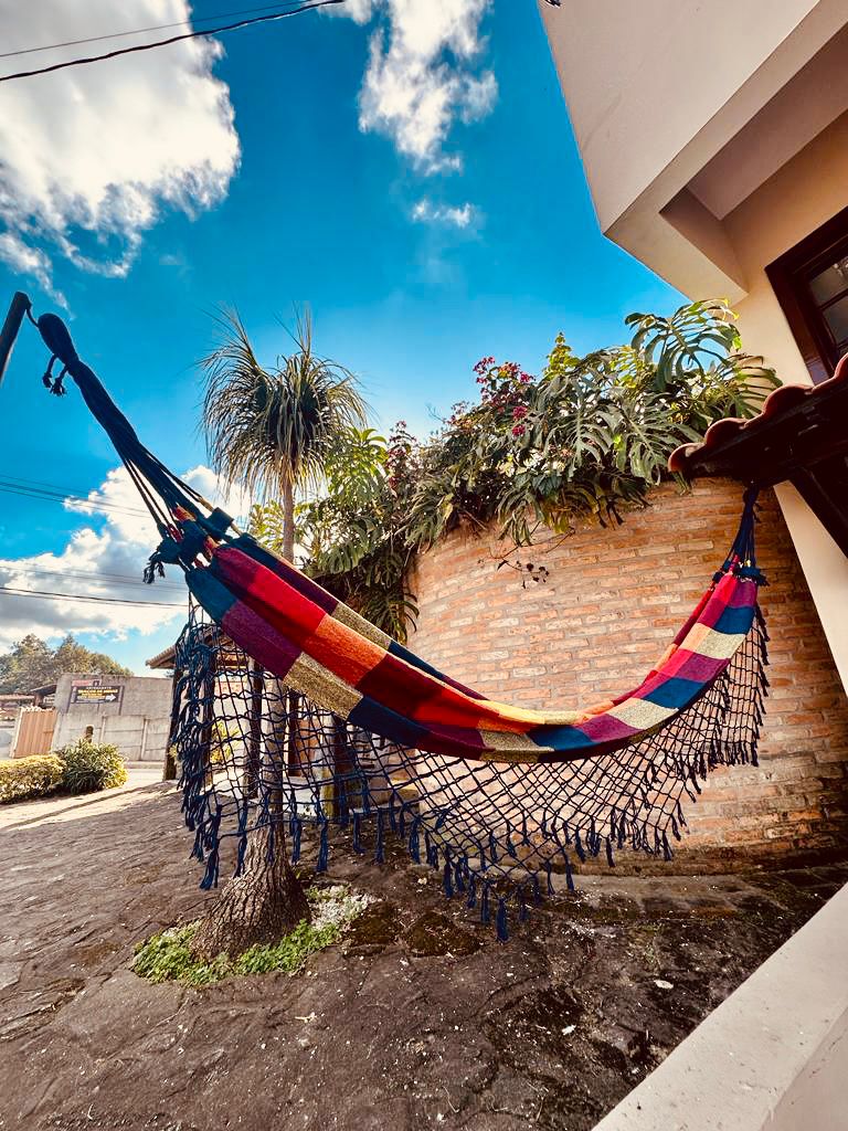 Rede de Descanso Simples Xadrez Vermelha, Amarela e Azul