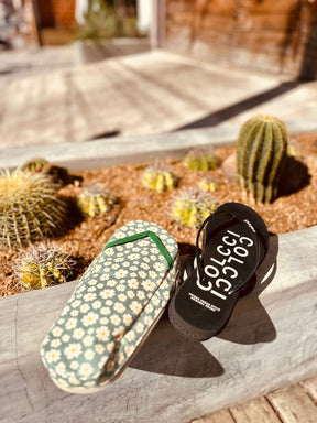 Necessaire Porta Chinelos Margaridas Verde