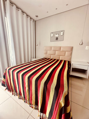 Colcha para Cama Casal 2,20x2,50m Artesanal Listrada Vermelha, Preta e Amarela