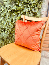 Capa de Almofada Suede Drapeado Laranja 45x45cm