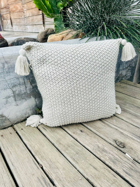 Capa de Almofada Pompom Decorativa Trico Cinza 45x45cm