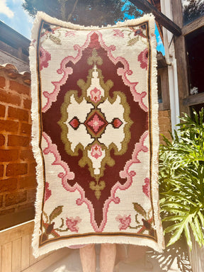 Tapete Arraiolo 0,86x1,22m Vinho