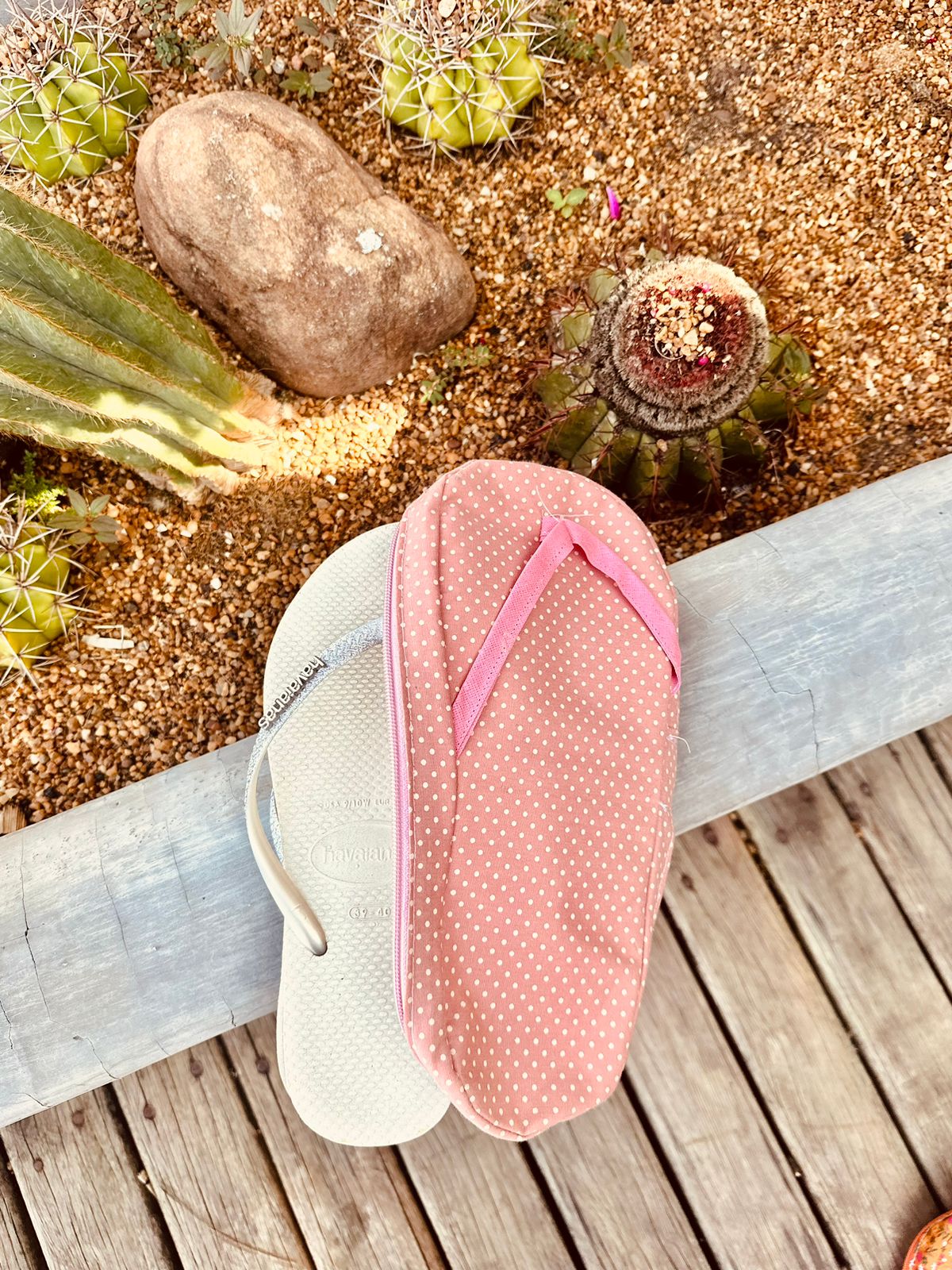 Necessaire Porta Chinelos Poá Rosa