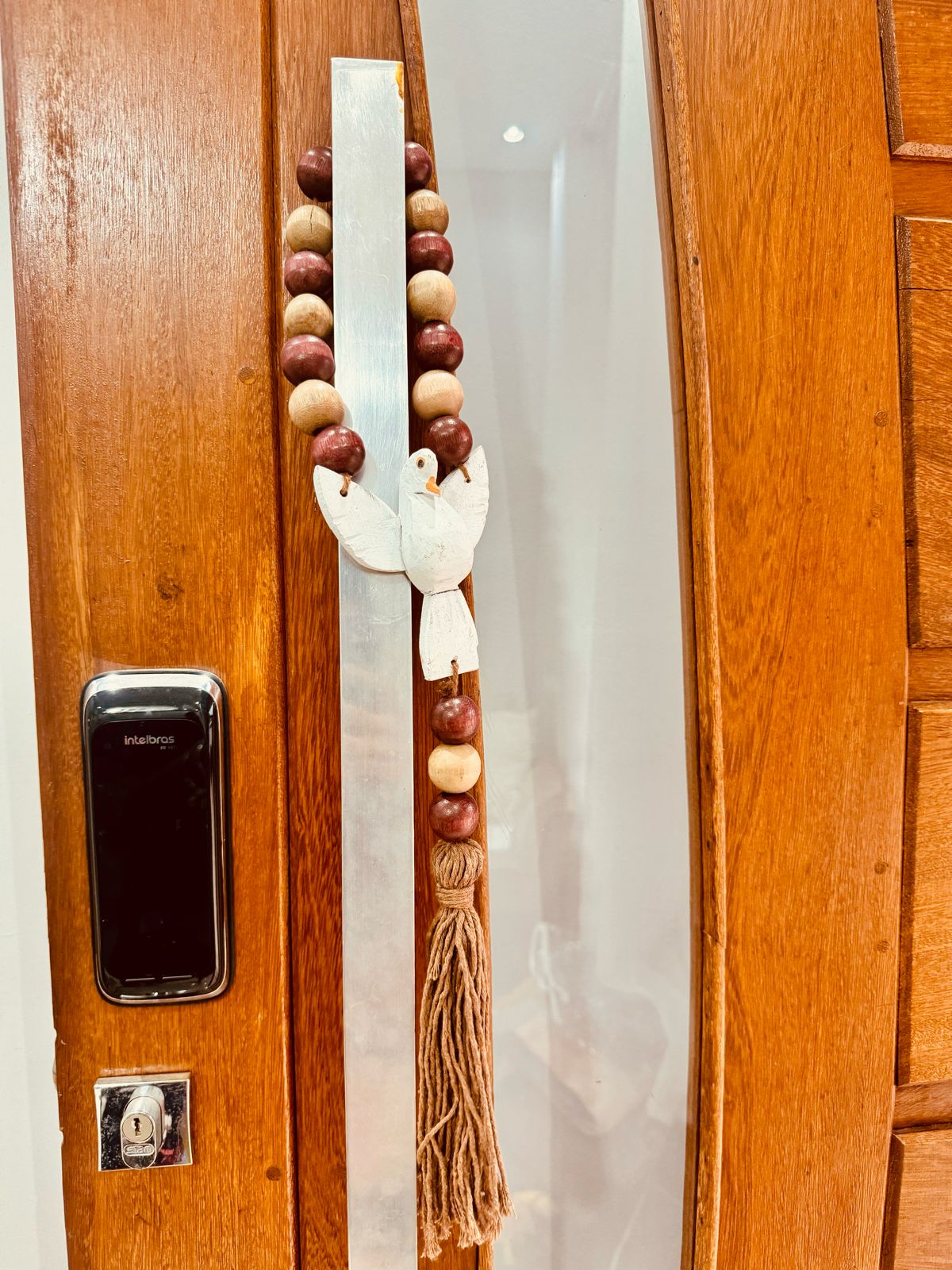Enfeite de Porta / Mini Colar / Terço de Mesa Decorativo Divino Vinho e Bege